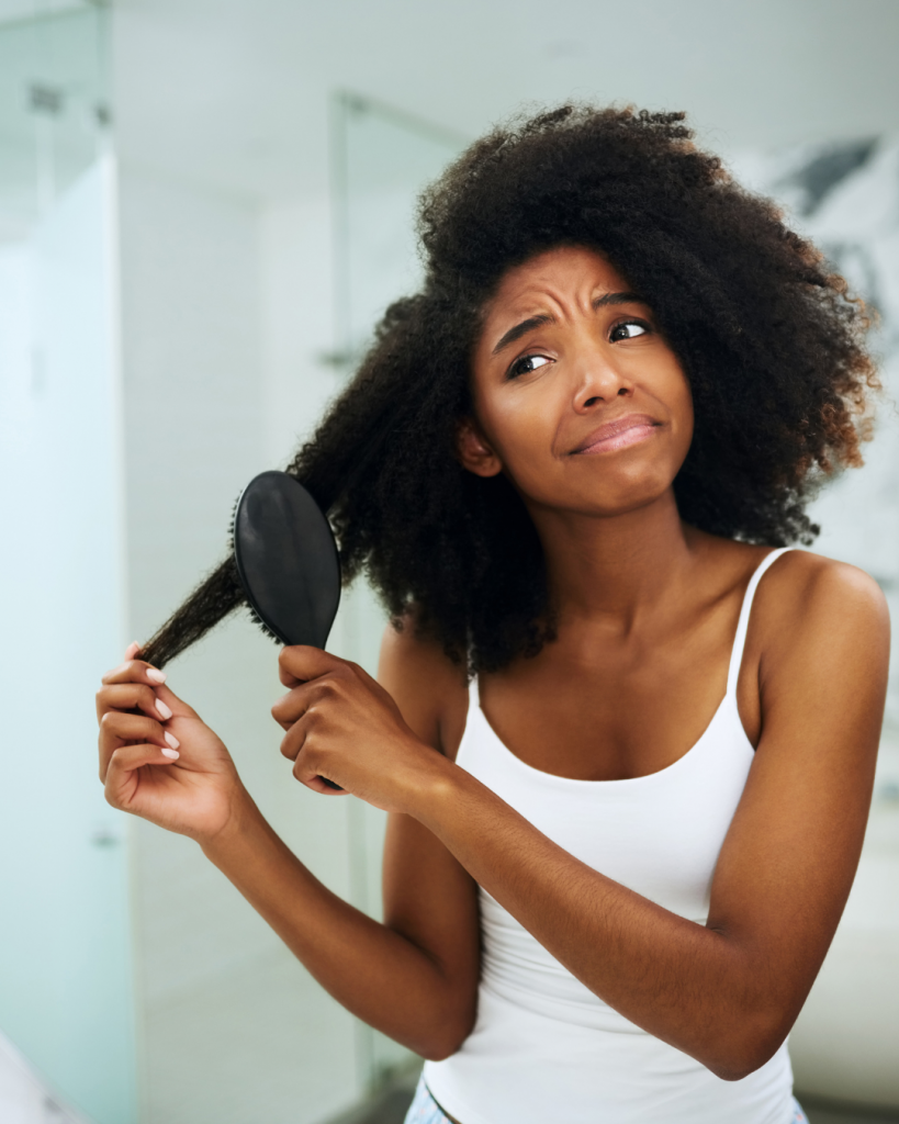 Stop à la casse: Les principales causes des cheveux cassants